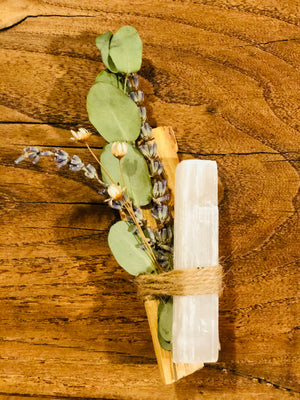 Palo Santo, Lavender, Eucalyptus, and Selenite Smudge Kit – LIVE ALOHA  DESIGNS