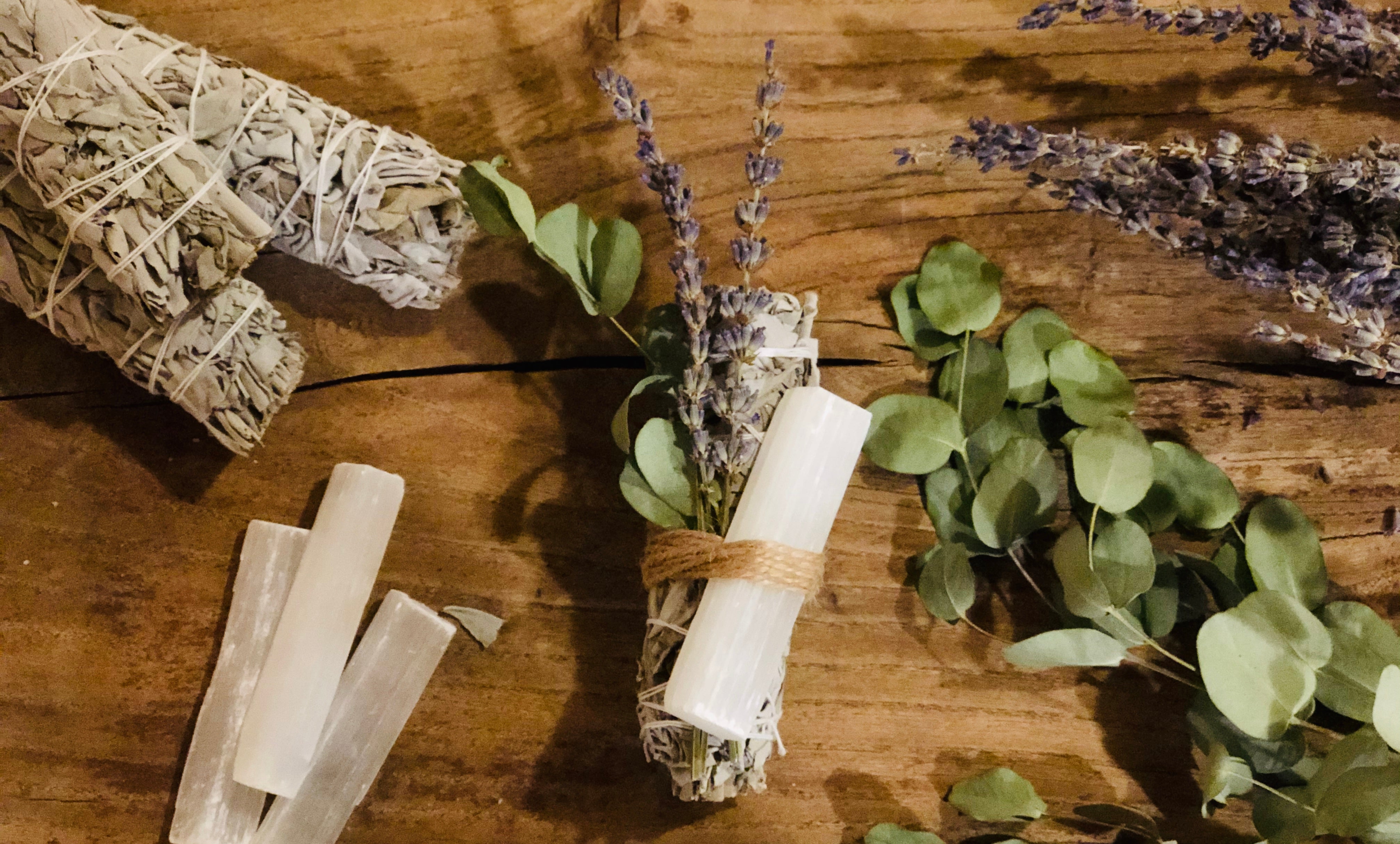 Palo Santo, Lavender, Eucalyptus, and Selenite Smudge Kit – LIVE ALOHA  DESIGNS