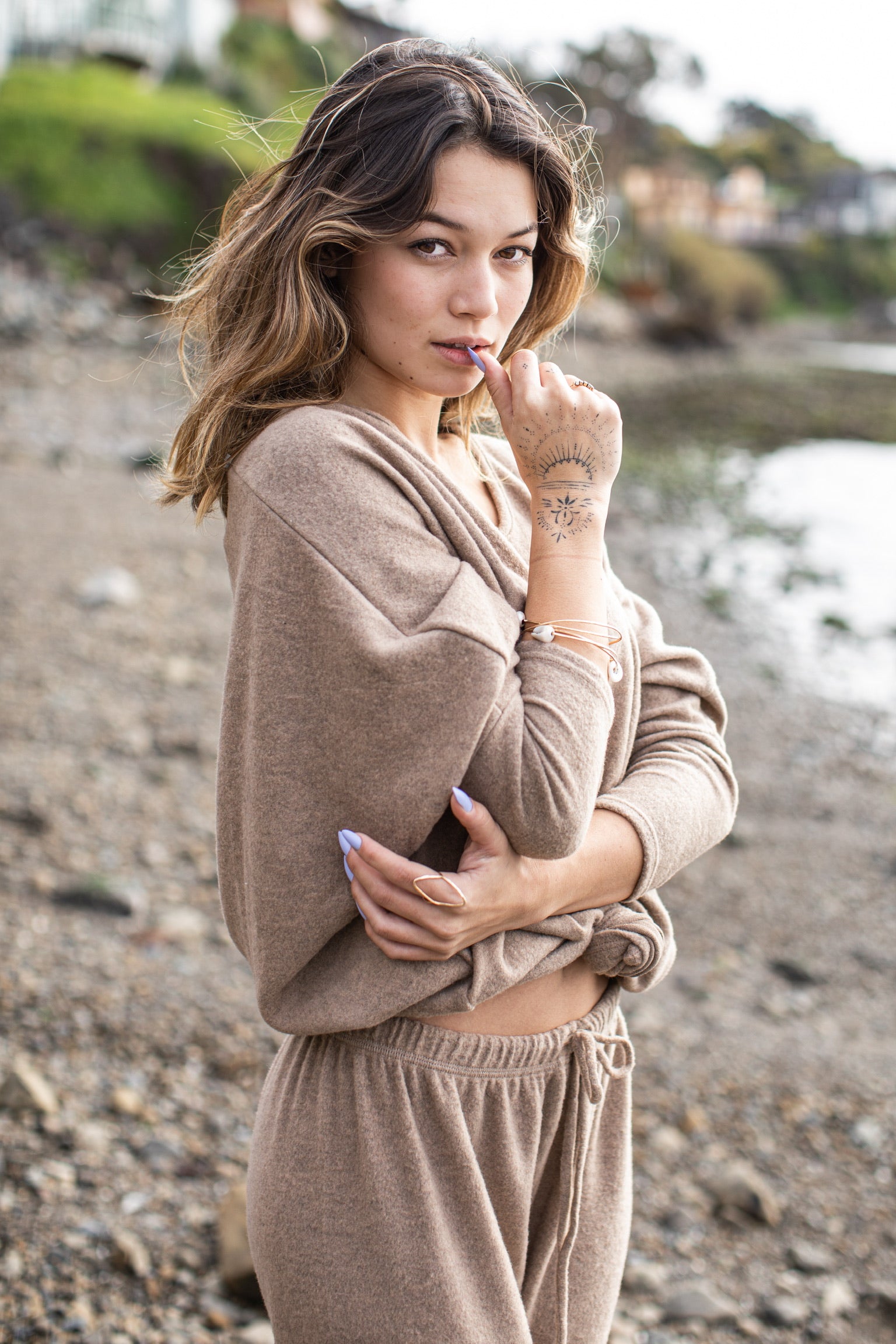 Lani V-Neck - Sandy Beaches
