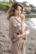 Lani V-Neck - Sandy Beaches