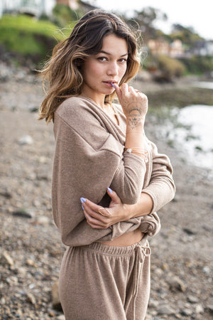 Lani V-Neck - Sandy Beaches